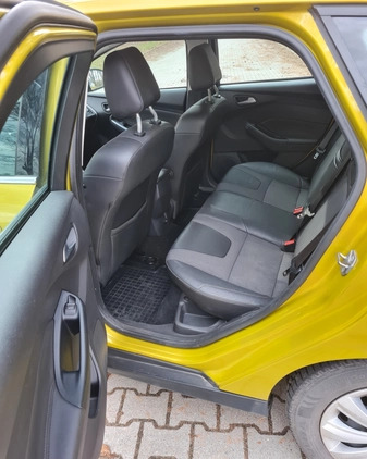 Ford Focus cena 24500 przebieg: 250000, rok produkcji 2011 z Łódź małe 379